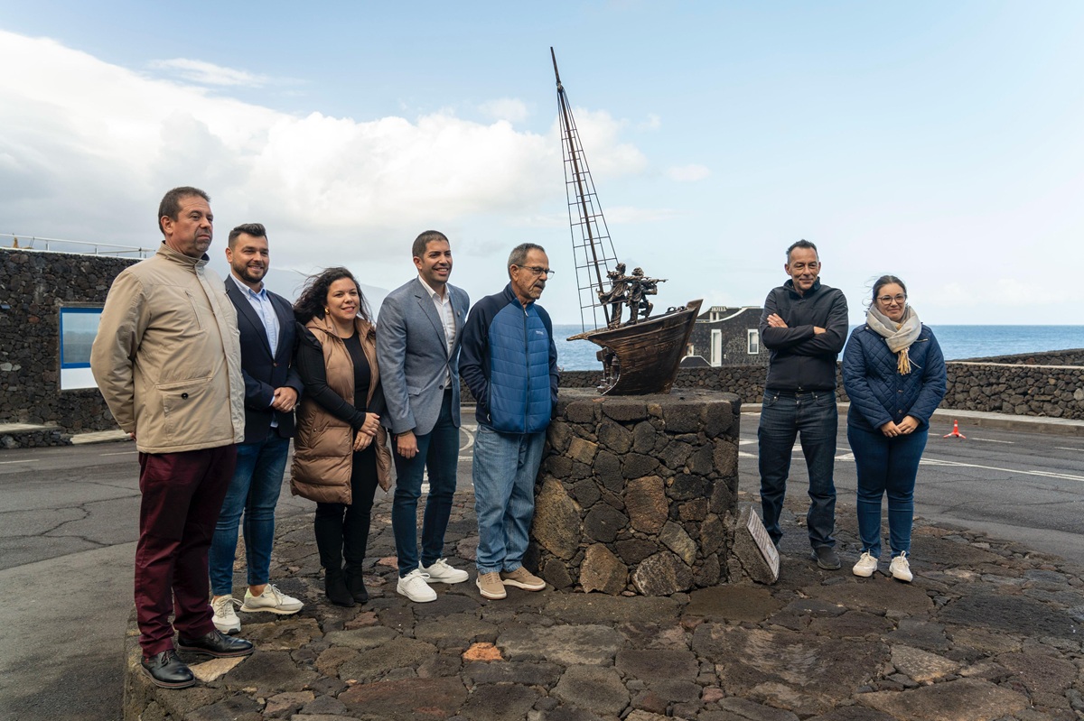La Frontera inaugura una escultura de Julio Nieto que recupera para la memoria la historia de ''El Fausto''